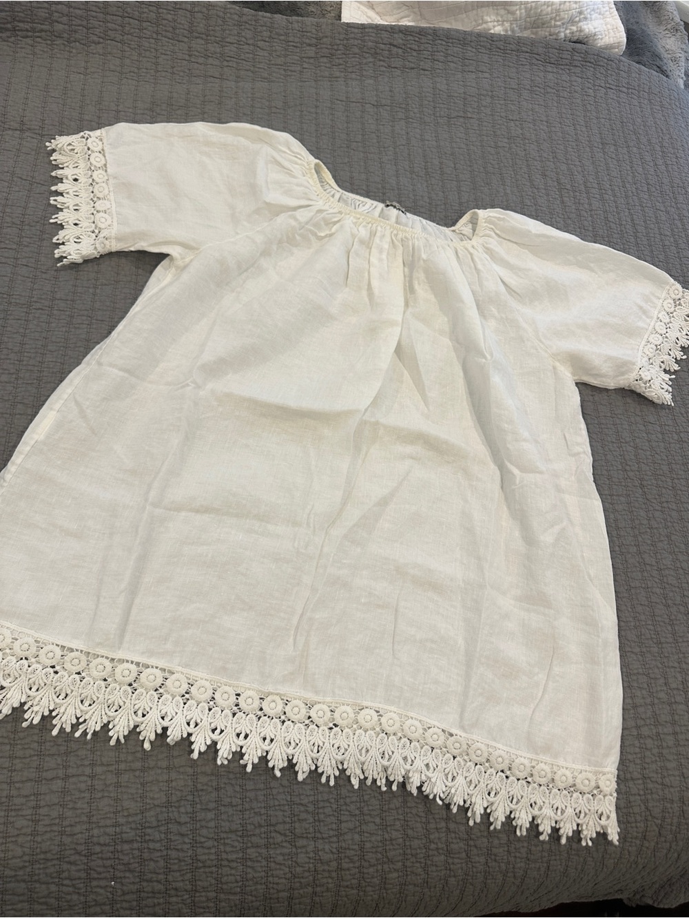 Lungo L’Arno Women’s 2x White 100% Linen Peasant Top with Crochet Trim